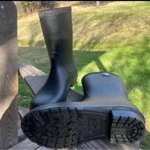 Ugg rain boots